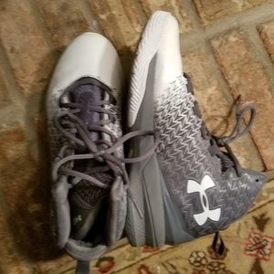 Under Armour size 7.5 basketball shoes
